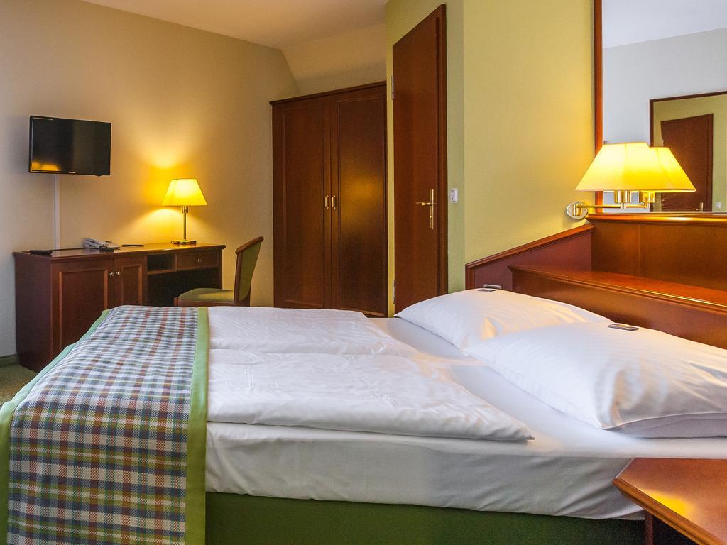 Ringhotel Warnemuender Hof Росток Экстерьер фото